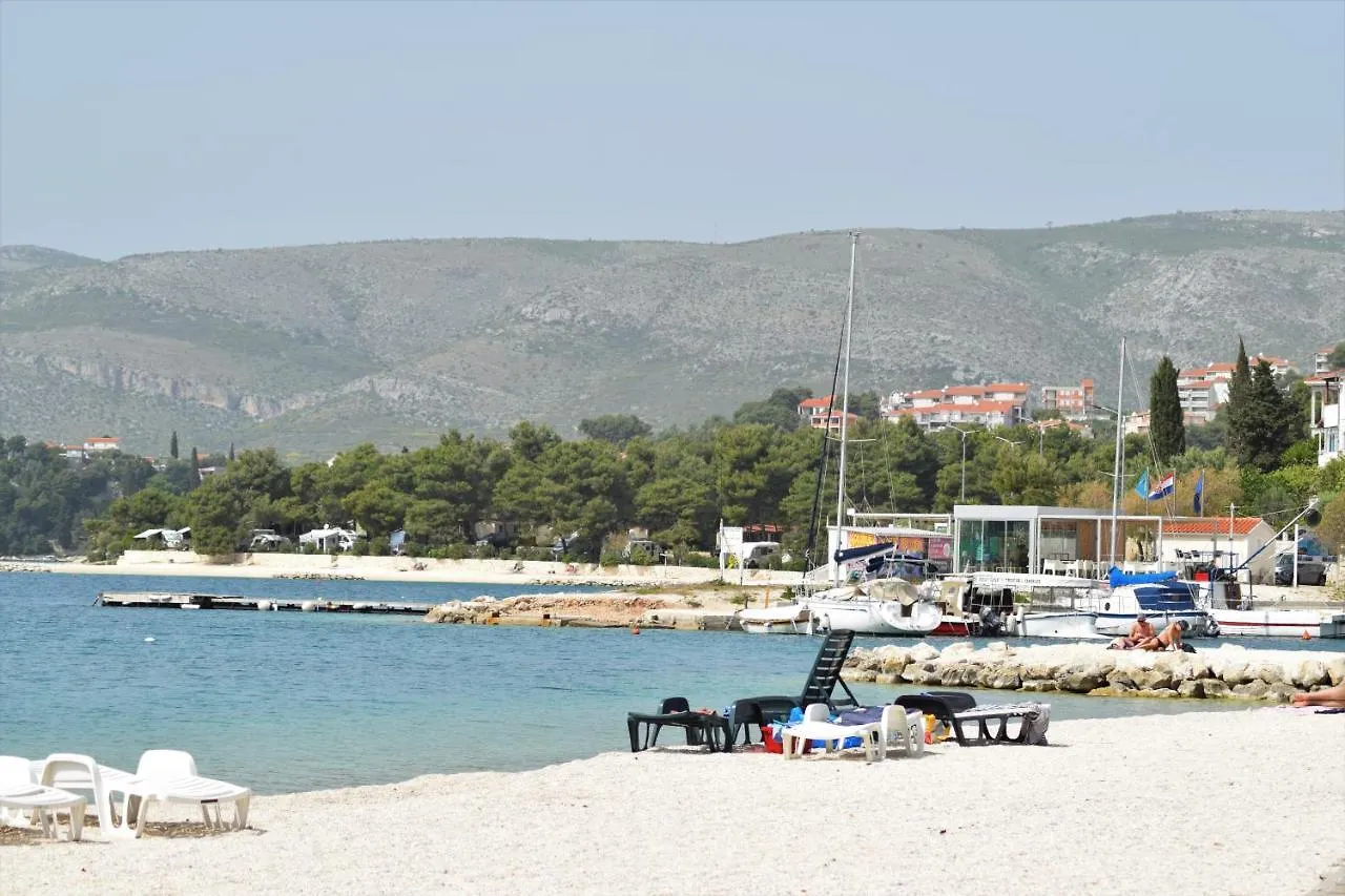 Apartmani Leila Trogir 0*,  Croatia