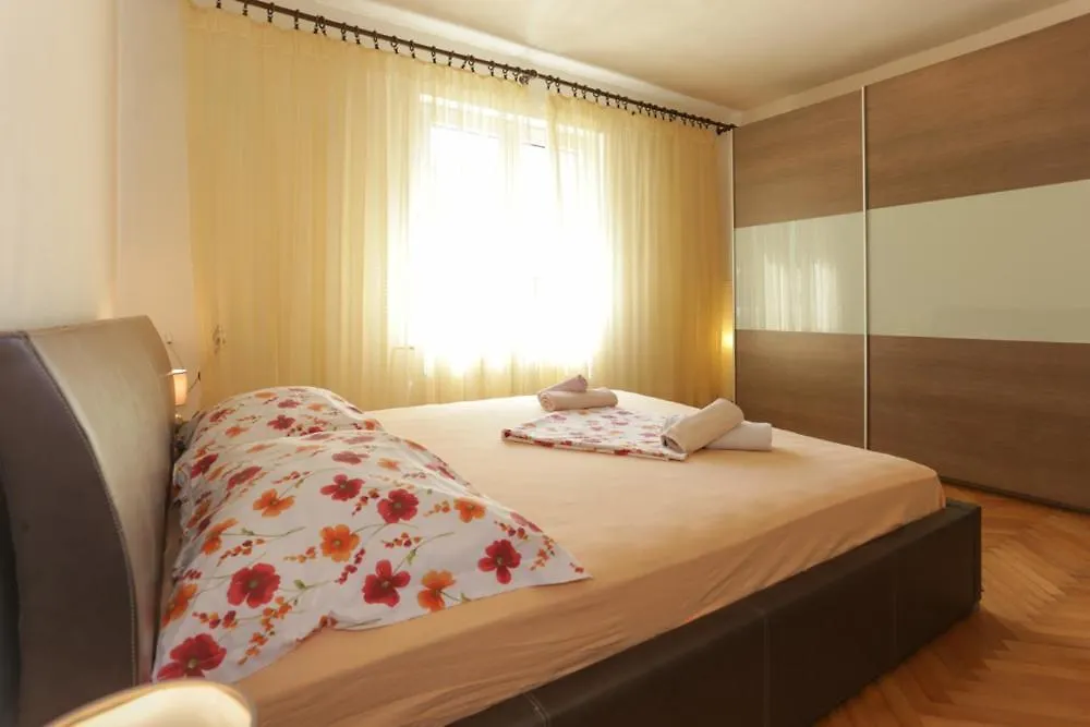 Διαμέρισμα Apartmani Leila Τρογκίρ